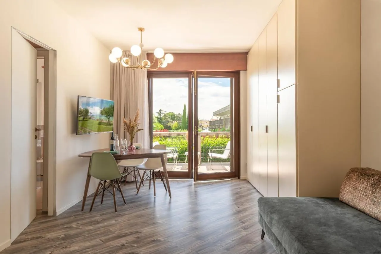 Vista - Lake & Pool Apartman Sirmione 0*,
